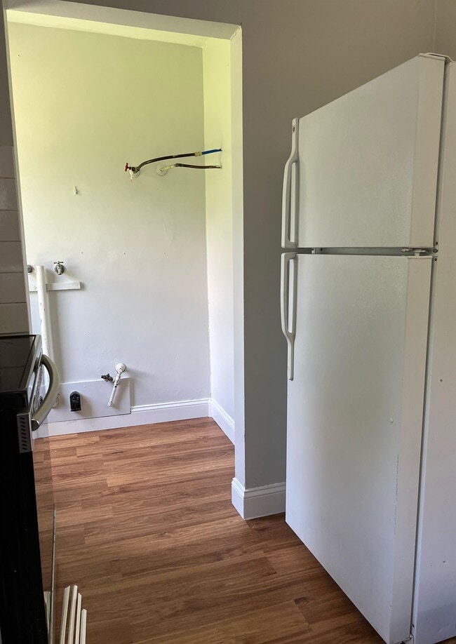 Building Photo - 413 10th St Terrace