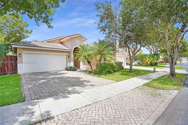 Building Photo - 13950 SW 155th Ct