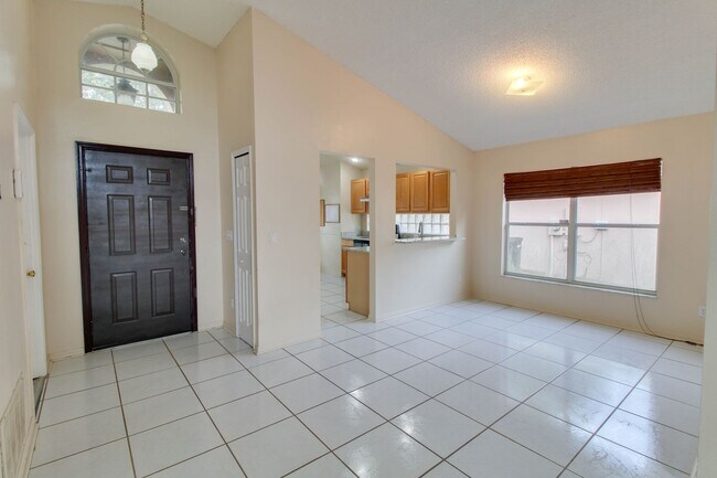 Building Photo - 10538 Sun Villa Blvd - Available December ...
