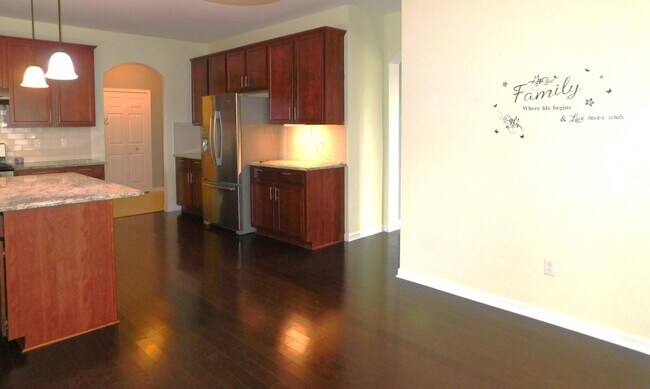 Building Photo - 4251 Lilac Ln