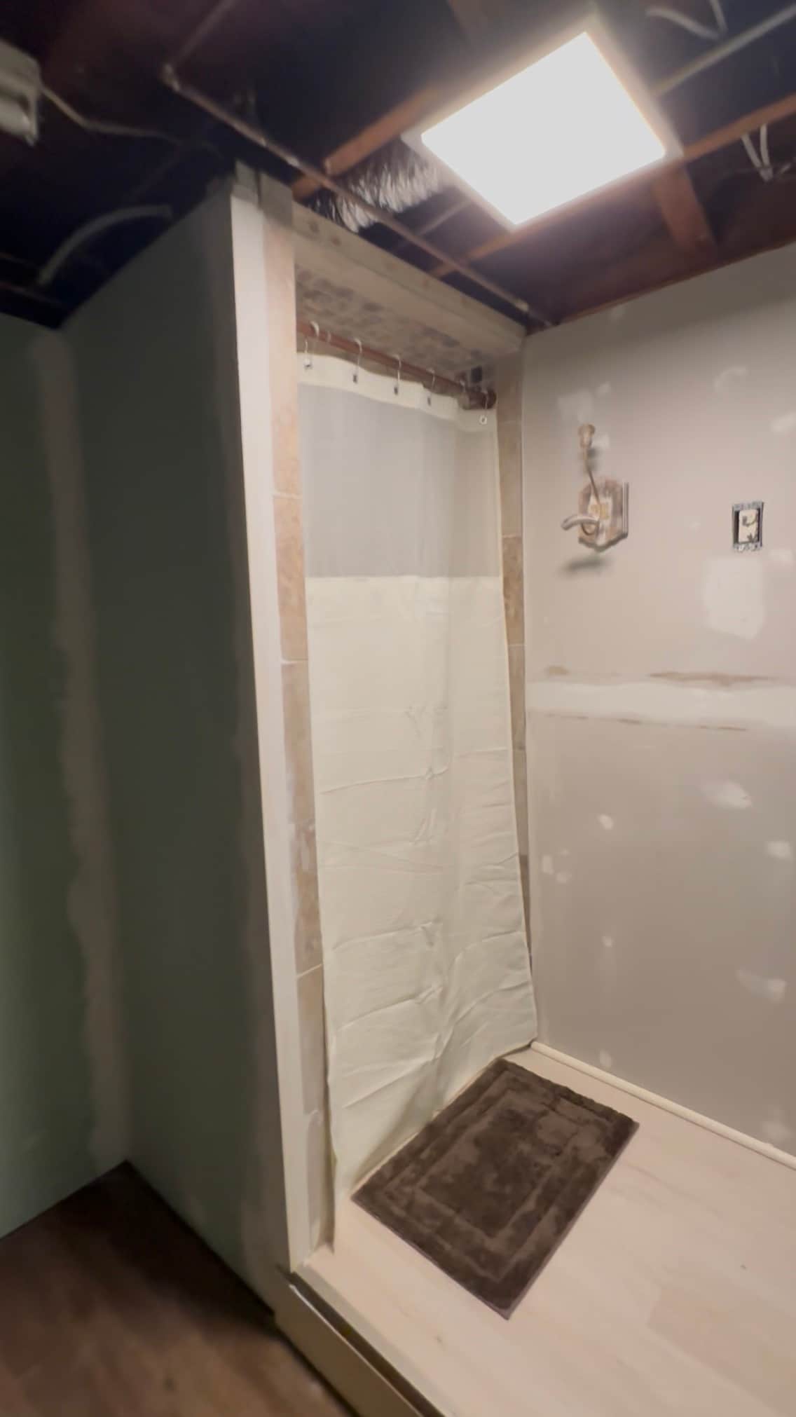 exterior shower - 200 Old Stonebridge Rd