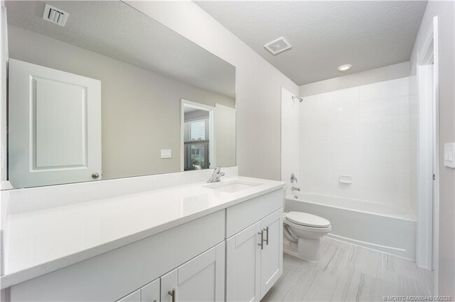 Building Photo - 407 Salisbury Cir