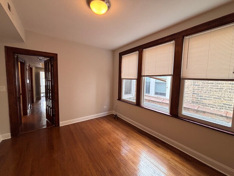 Primary Photo - 3054 N Milwaukee Ave