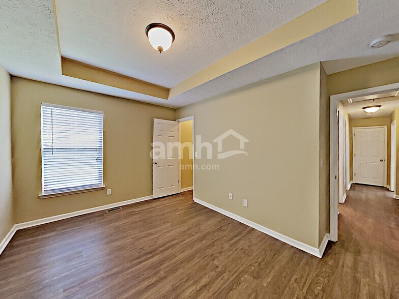 Building Photo - 1813 Baslia Ln