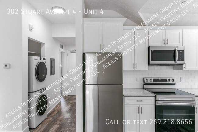 Primary Photo - 302 Stuart Ave