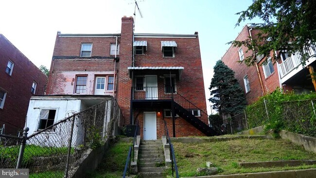 Building Photo - 4623 Jay St NE