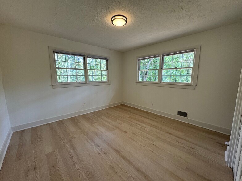 Building Photo - 2289 Addison Rd NE