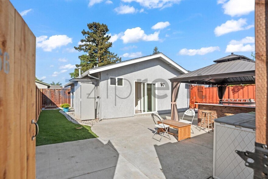 Building Photo - 3066 Nightingale Pl