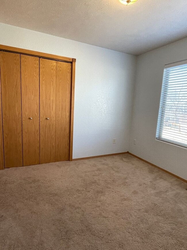 Building Photo - Spacious 4-Bedroom, 3-Bathroom House for Rent