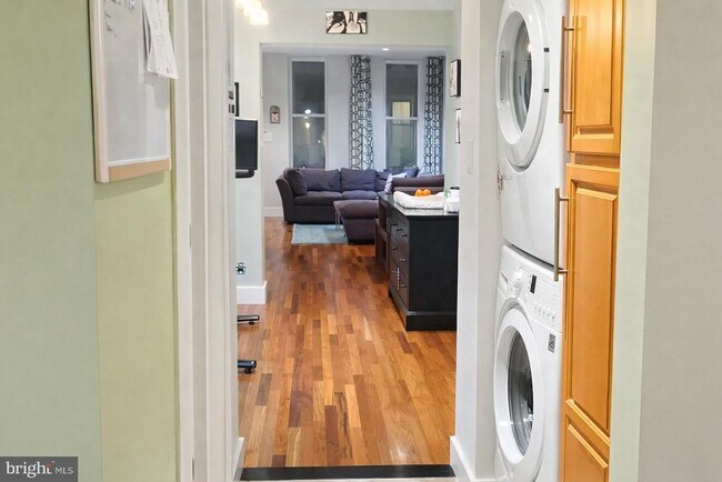 Building Photo - 2508 Tulip St