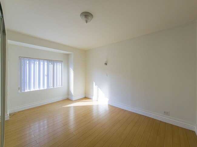 Building Photo - 126 E Garfield Ave