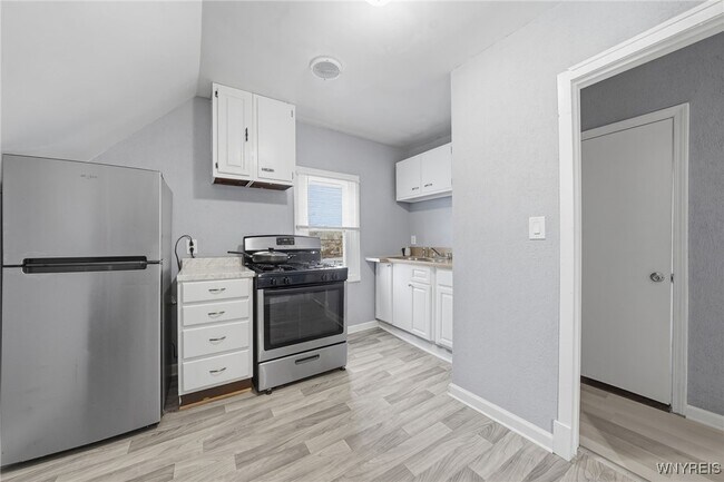 Building Photo - 214 58th St