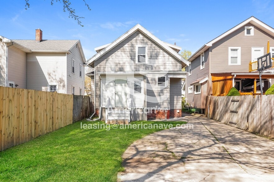 Building Photo - 3908 Leybourn Ave