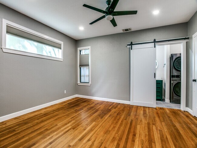 Building Photo - TCU 1 bedroom Unit - Summer 2026 Move In