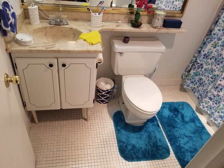 Building Photo - 14421 N Kendall Dr