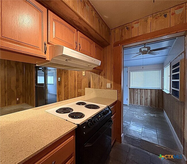 Building Photo - 1313 Elia St