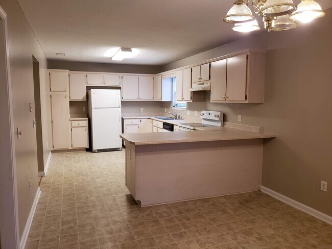 Building Photo - 3 BR/3BA Located in the Heart of Rincon