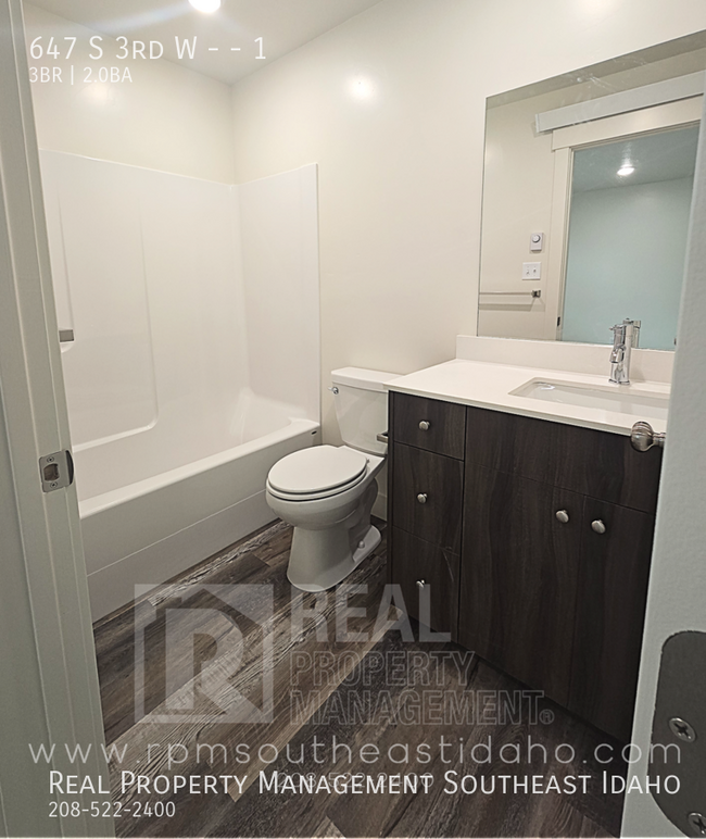 Building Photo - 647 S 3rd W