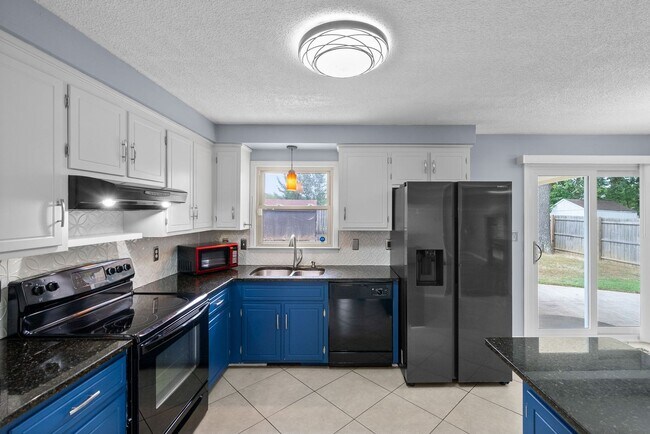 Building Photo - Nice Home on Cul-Du-Sac Large Backyard clo...