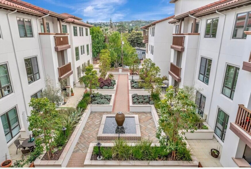 Building Photo - 657 Walnut St