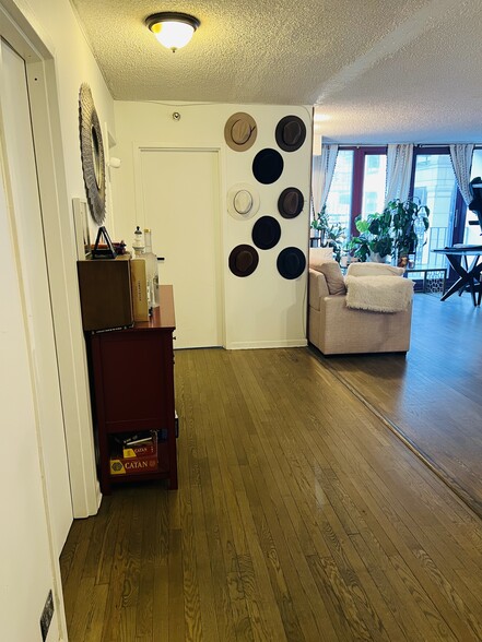 LivingSpace - 200 N Dearborn St