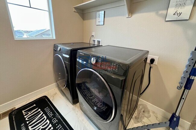 Building Photo - 385 Baler Ct