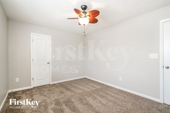 Building Photo - 8858 Hemingway Dr