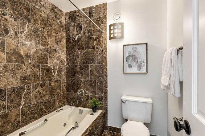 Building Photo - 331 S Peoria St