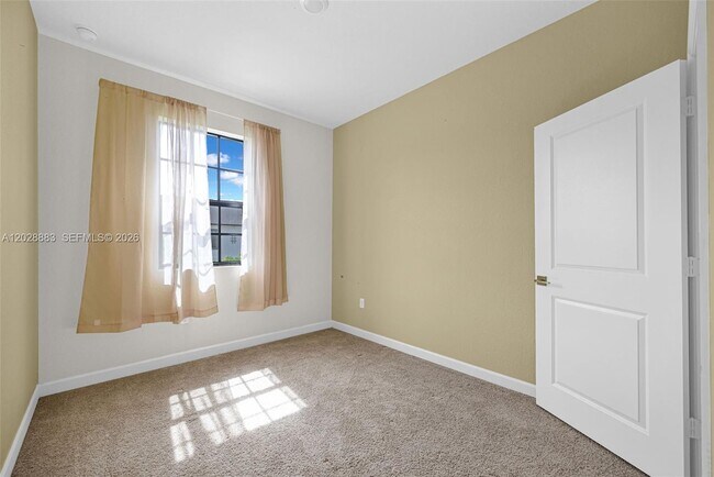 Building Photo - 1130 SW 6th Ct