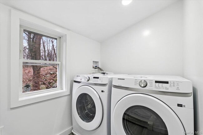 Building Photo - 66 Secor Rd