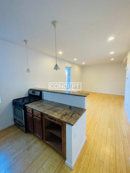 Building Photo - 40 Newton St