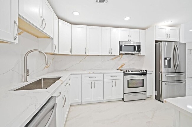 Building Photo - 20951 Chisolm Way