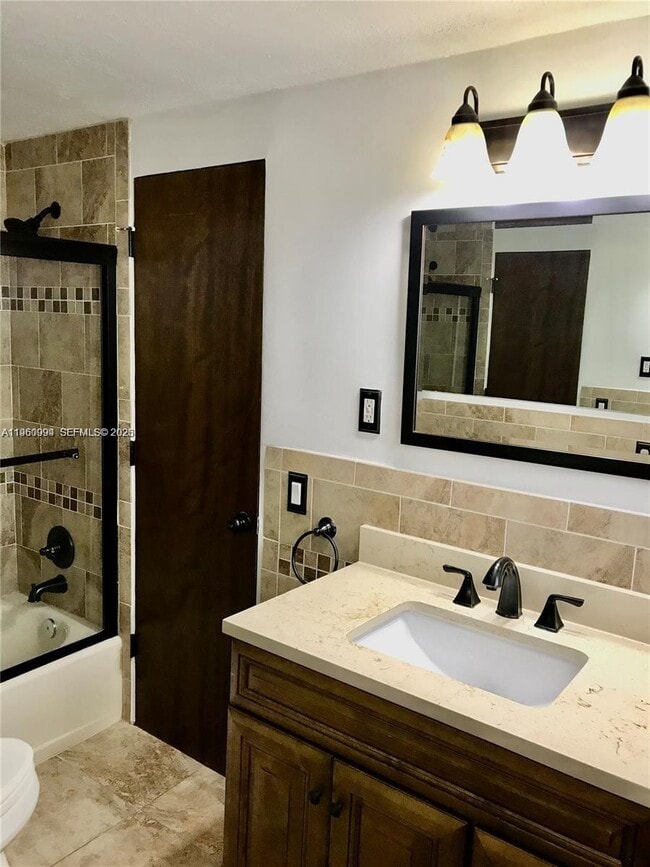 Building Photo - 1704 SW 5th Ct