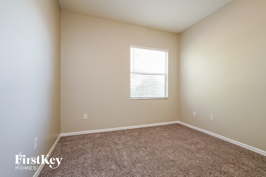 Building Photo - 2302 NW 27th Ave