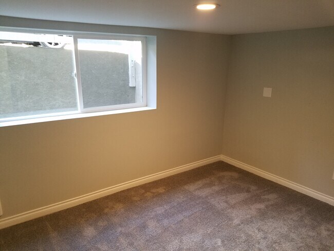 Building Photo - 9253 51st Ave S