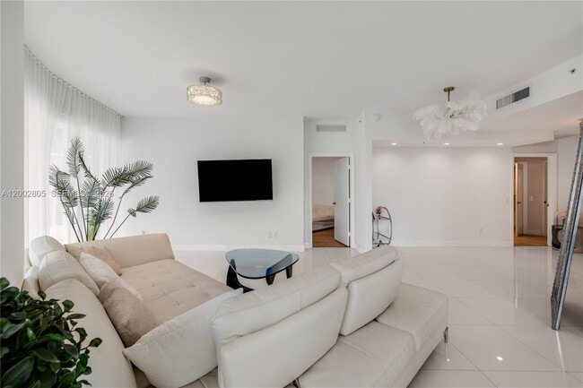 Building Photo - 60 SW 13th St