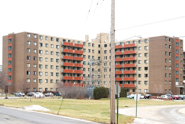 Building Photo - Gates Mills Villa