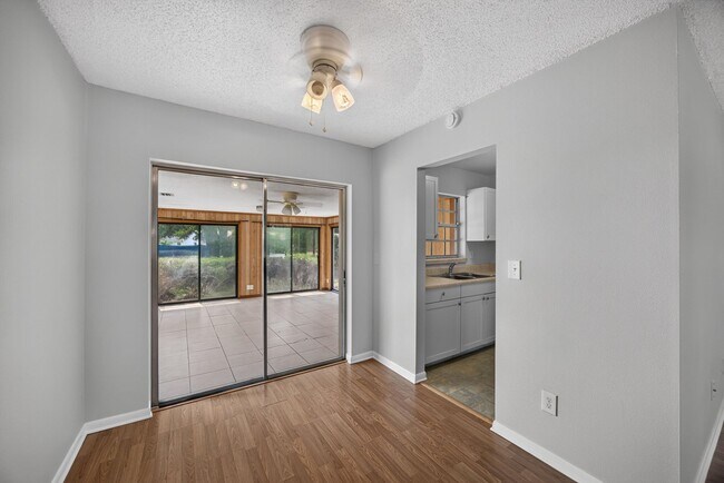 Building Photo - 328 Palos Ct