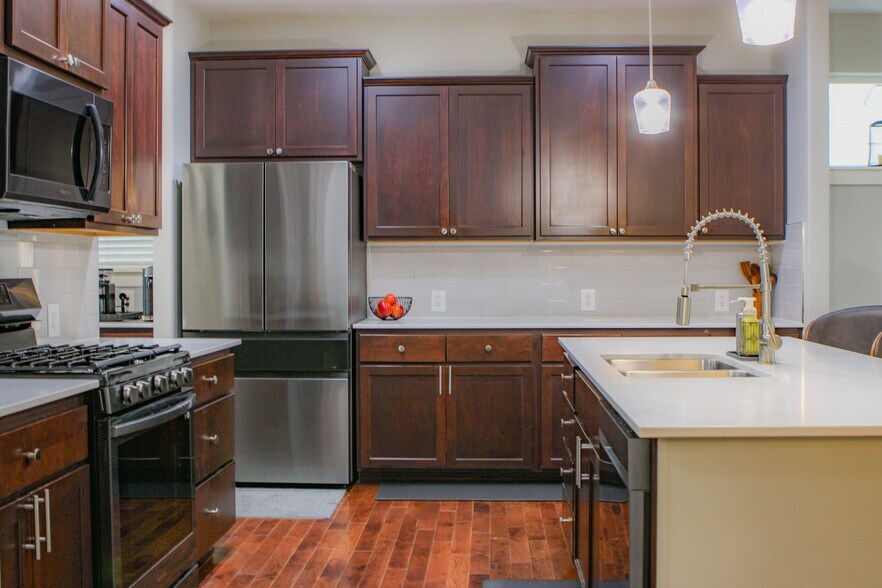 Building Photo - 7801 Rushmore Ave NE