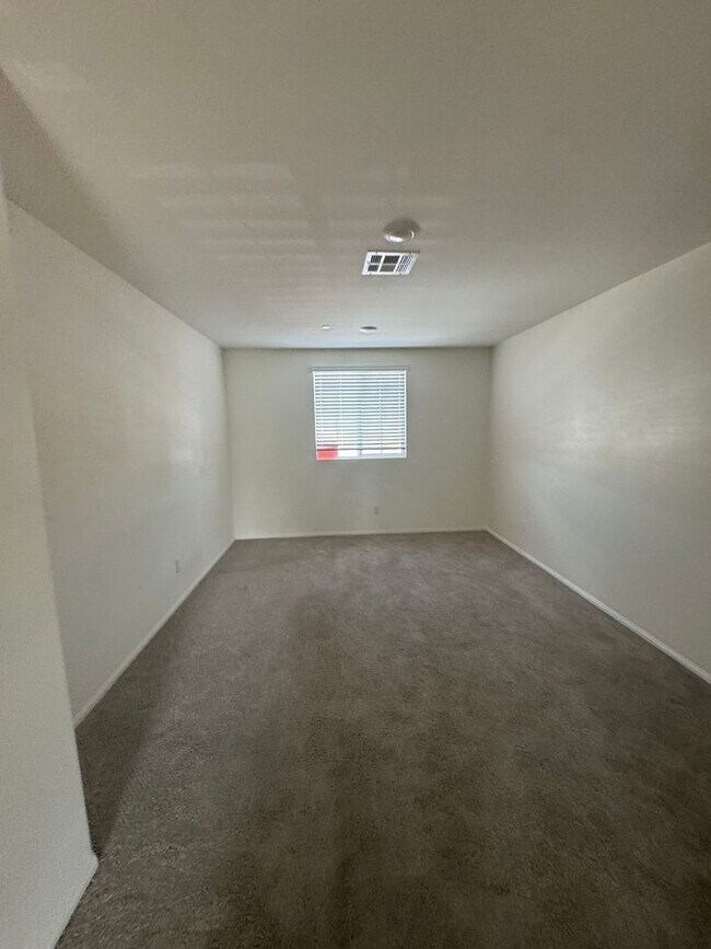 Building Photo - THIS HOME COMES WITH AN ADU
