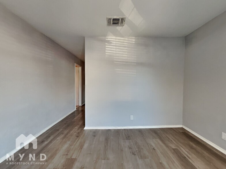 Building Photo - 6006 Ashley Spring