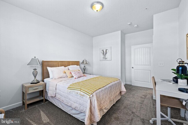 Building Photo - 202 Sienna Dr