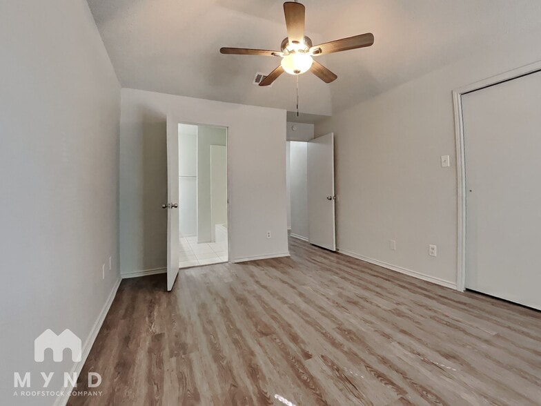 Building Photo - 10349 Wood Heights Dr