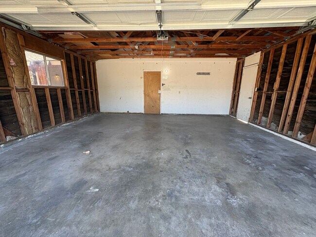 Building Photo - 947 W Seeger Ave
