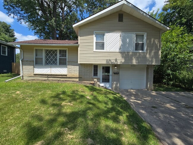 Building Photo - Newly renovated 3 bedroom Move in now