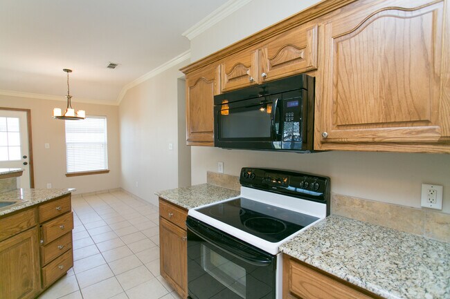 Building Photo - 16141 Rolling Meadows Dr