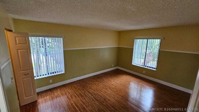 Building Photo - 205 Foxtail Dr