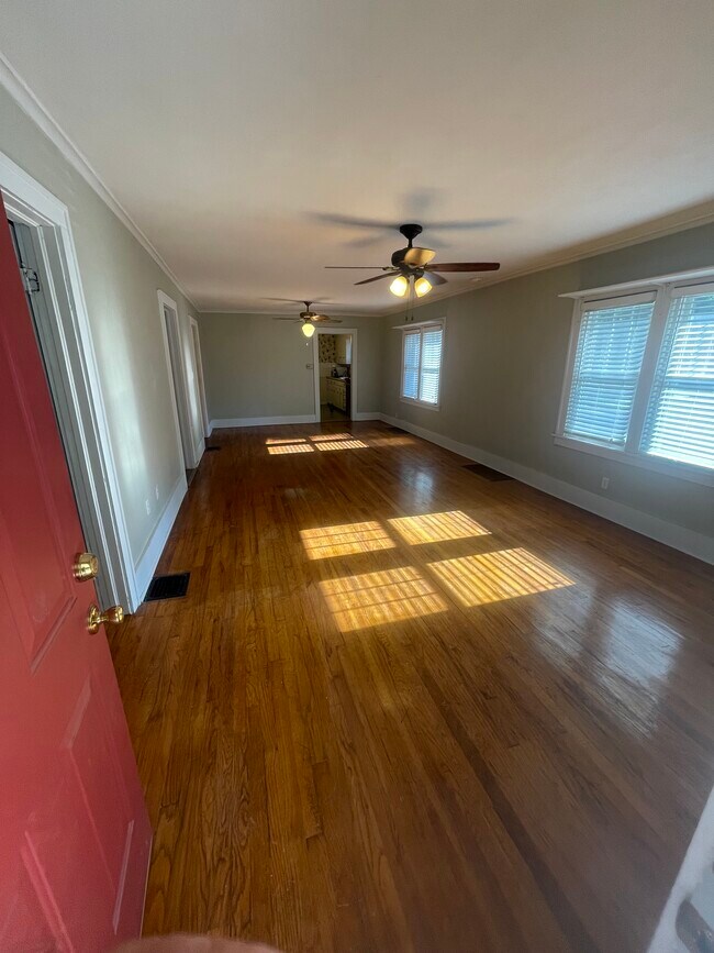 Living area - 1801 S Olive St