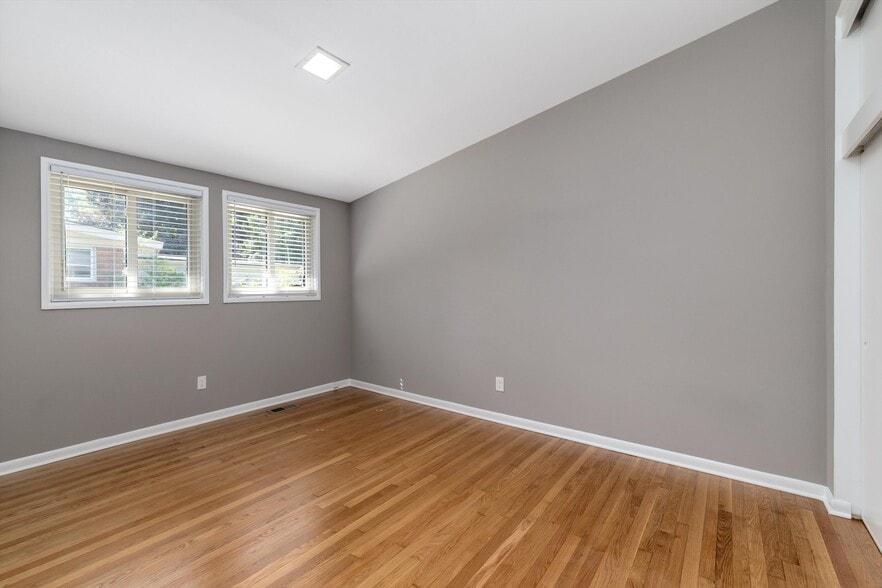 Building Photo - 1050 Brooklawn Dr