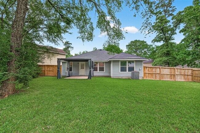 Building Photo - 10 Druids Glen Pl